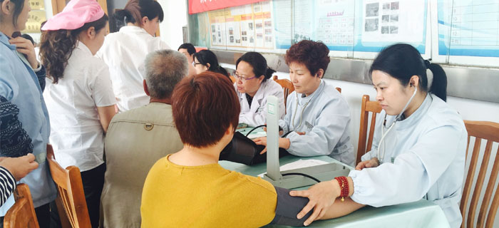 劉潭服裝義診現(xiàn)場