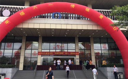 劉潭服裝六一送溫暖