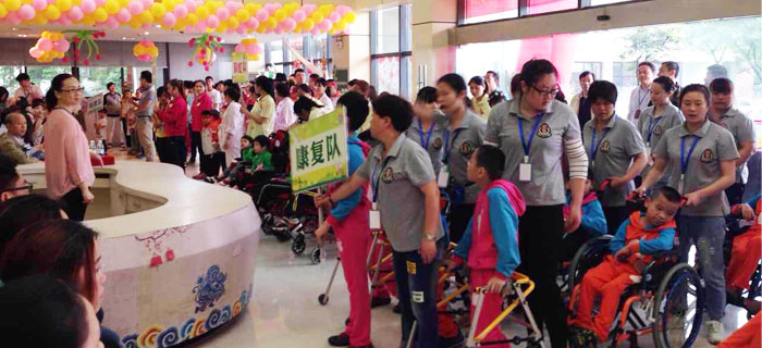 劉潭服裝六一送溫暖