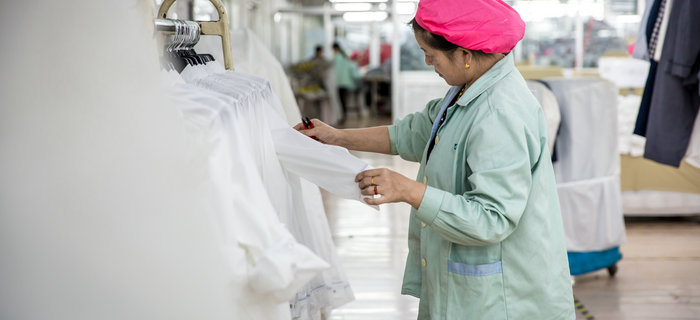 后整理車間：一件成衣的質(zhì)量剖白