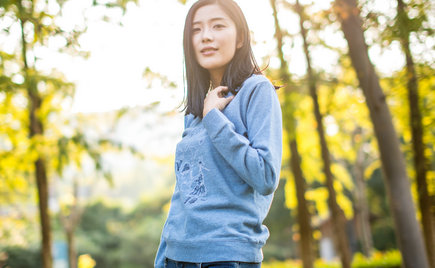 服裝定制加工廠劉潭為你支招衣服防皺技巧