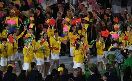 劉潭服裝：餓了嗎？中國(guó)奧運(yùn)健兒運(yùn)動(dòng)服裝很中國(guó)