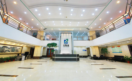 什么，被解雇了？劉潭服裝在服裝路上越走越堅強