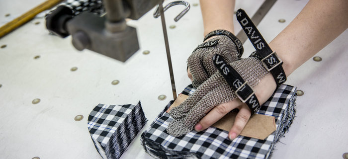 什么，被解雇了？劉潭服裝在服裝路上越走越堅(jiān)強(qiáng)