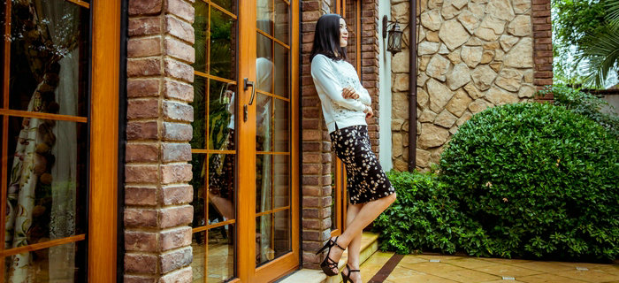 針織衫加工：針織衫+半身裙，走在秋色里的一抹靚色