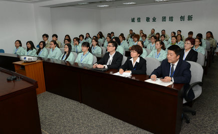 劉潭服裝：樸槿惠身陷“閨蜜干政”漩渦，其悲劇誰解？