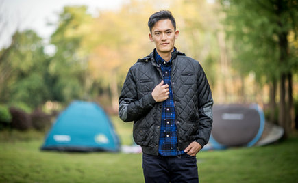 休閑服加工：夾克搭配出行恰似秋冬一股暖流