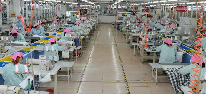 服裝貼牌加工：服裝行業(yè)現(xiàn)狀何解，唯有改革濟頹勢