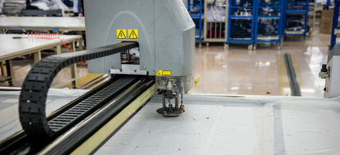 服裝貼牌加工：服裝行業(yè)現(xiàn)狀何解，唯有改革濟頹勢