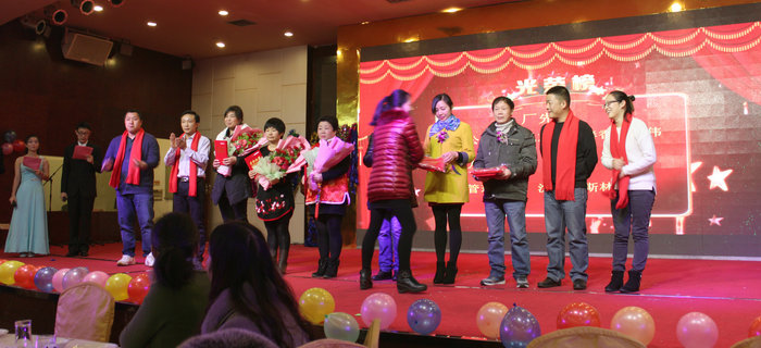 劉潭服裝：評比先進個人 弘揚先進 貫徹以人為本的理念