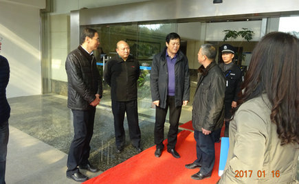 劉潭服裝：梁溪區(qū)人大主任一行來我司檢查節(jié)前安全工作