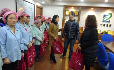 劉潭服裝：關(guān)注外來務(wù)工人員 彰顯企業(yè)人文關(guān)懷