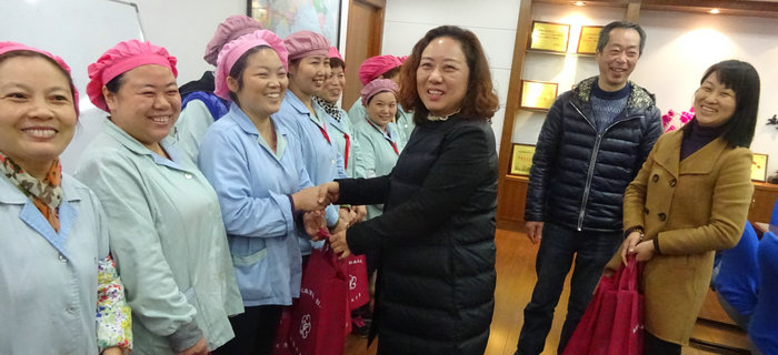 劉潭服裝：關(guān)注外來(lái)務(wù)工人員 彰顯企業(yè)人文關(guān)懷