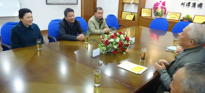 梁溪區(qū)副區(qū)長李濤一行調(diào)研劉潭服裝企業(yè)基層工作