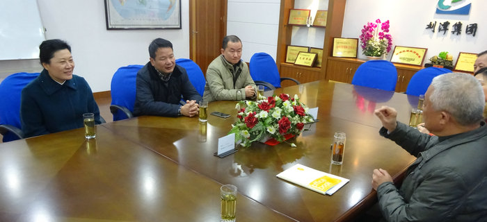 梁溪區(qū)副區(qū)長李濤一行調(diào)研劉潭服裝企業(yè)基層工作