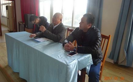 劉潭服裝團(tuán)拜會(huì)今日召開(kāi)，對(duì)2017年的發(fā)展方向做了具體安排