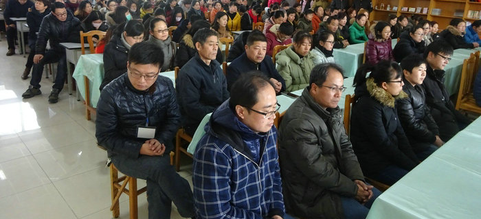 劉潭服裝團(tuán)拜會(huì)今日召開(kāi)，對(duì)2017年的發(fā)展方向做了具體安排