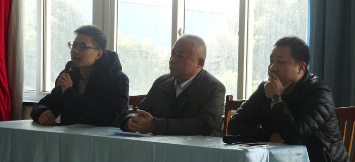 劉潭服裝團(tuán)拜會(huì)今日召開(kāi)，對(duì)2017年的發(fā)展方向做了具體安排