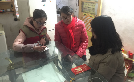 劉潭服裝年前配合街道團(tuán)支部開(kāi)展“青春助力 公益暖冬”活動(dòng)