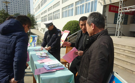 劉潭服裝安全和健康教育，解決因地鐵施工帶來的出行不便問題