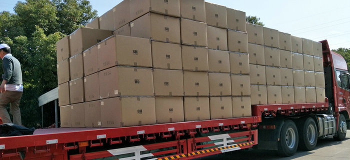 劉潭服裝又一大牌服裝產(chǎn)品出貨啦！