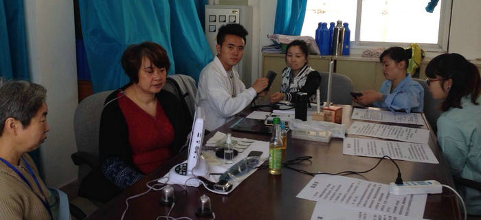 劉潭服裝團總支部特邀中醫(yī)為全體員工進行&rdquo;治未病&ldquo;義診