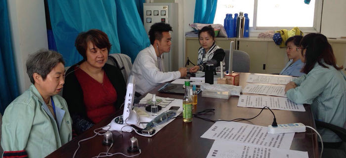 劉潭服裝團總支部特邀中醫(yī)為全體員工進行&rdquo;治未病&ldquo;義診