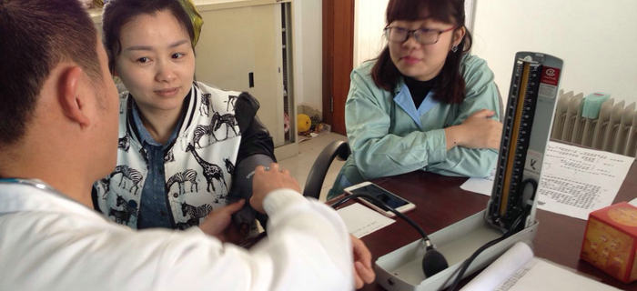 劉潭服裝團總支部特邀中醫(yī)為全體員工進行&rdquo;治未病&ldquo;義診