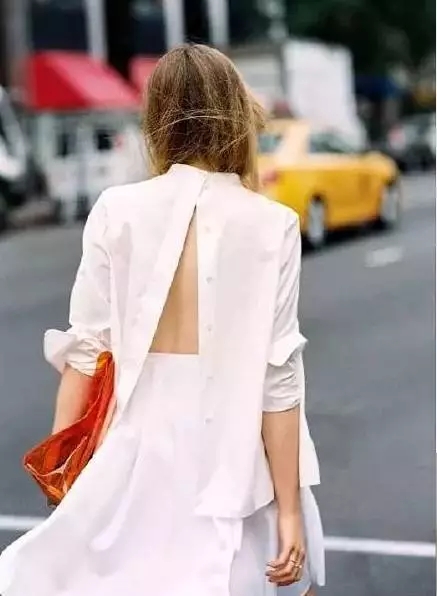 劉潭服裝：一本正經(jīng)地&ldquo;襯衫反著穿&rdquo;，不走尋常的性感美