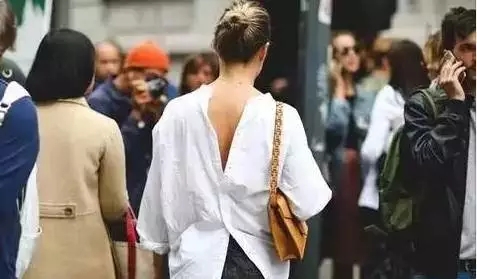 劉潭服裝：一本正經(jīng)地&ldquo;襯衫反著穿&rdquo;，不走尋常的性感美