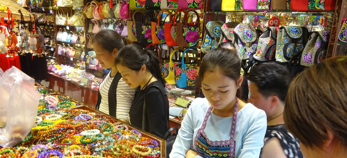 在五一來臨之際，劉潭服裝組織企業(yè)先進標兵赴南京游玩