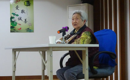 百歲勞模走進(jìn)劉潭服裝道德大講堂，為我們?cè)忈尮そ尘? title=