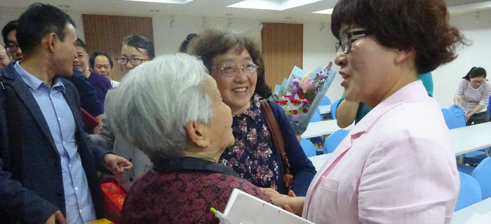 百歲勞模走進(jìn)劉潭服裝道德大講堂，為我們詮釋工匠精神