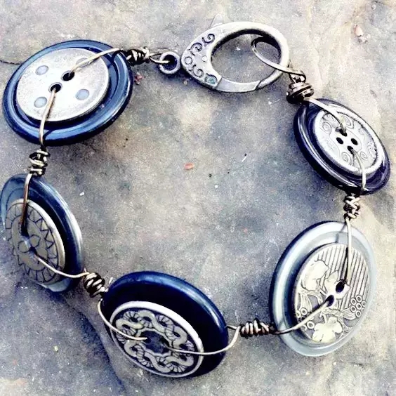 劉潭服裝：經(jīng)過(guò)DIY的紐扣，竟然變得這么不正經(jīng)&hellip;&hellip;