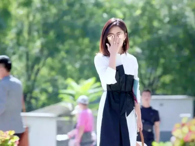 劉潭服裝：《狐貍的夏天》，帶你看譚松韻開掛的衣品