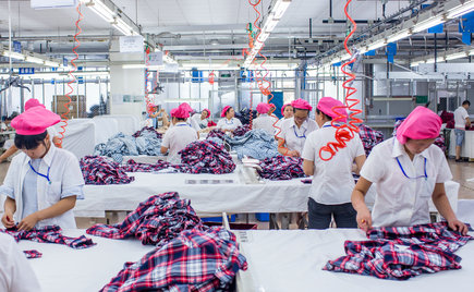 劉潭服裝：設(shè)備日常保養(yǎng)，服裝加工毫不費力