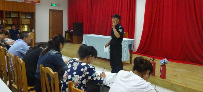 劉潭服裝召開第四次新員工入職培訓(xùn)