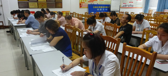 劉潭服裝召開第四次新員工入職培訓(xùn)