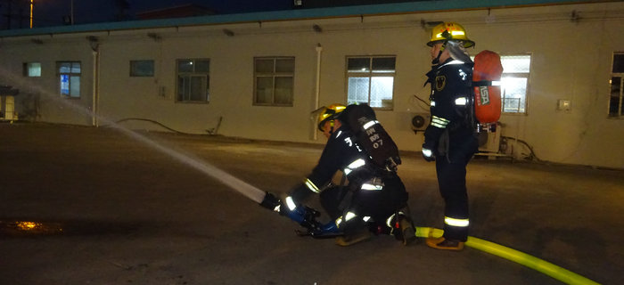 劉潭服裝聯(lián)合無錫北塘劉潭消防中隊(duì)進(jìn)行消防演練