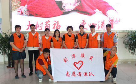 六一前夕，劉潭服裝志愿者走進(jìn)兒童福利院開展送愛心活動(dòng)