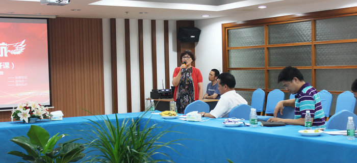 劉潭服裝聯(lián)合專家舉辦中小微企業(yè)低成本打造細分品牌的講座
