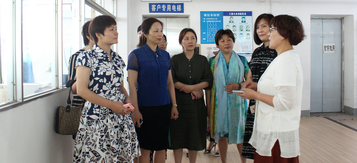 無錫市梁溪區(qū)女企業(yè)家協(xié)會第一屆二次理事會在劉潭服裝召開