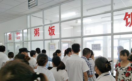 夏至未至，劉潭服裝為全體員工奉上鮮美餛飩