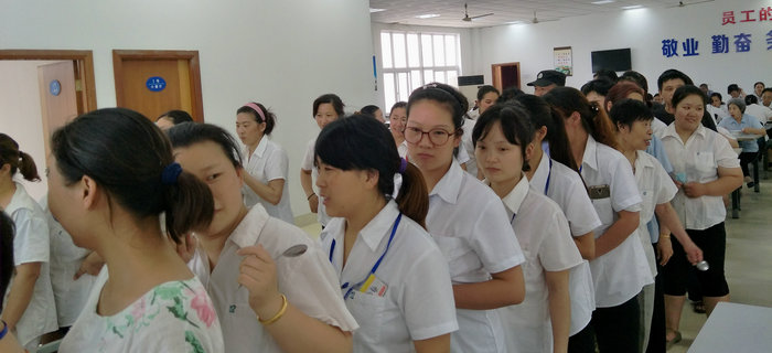 夏至未至，劉潭服裝為全體員工奉上鮮美餛飩