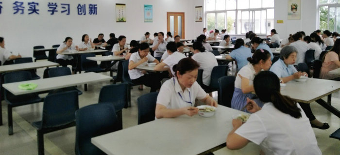 夏至未至，劉潭服裝為全體員工奉上鮮美餛飩