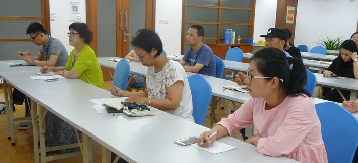 劉潭服裝舉辦紀(jì)念建黨96周年暨&ldquo;紅色之旅&rdquo;黨員演講活動(dòng)