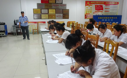 劉潭服裝召開第五次新員工培訓(xùn)會(huì)議