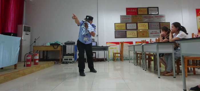 劉潭服裝召開第五次新員工培訓(xùn)會(huì)議