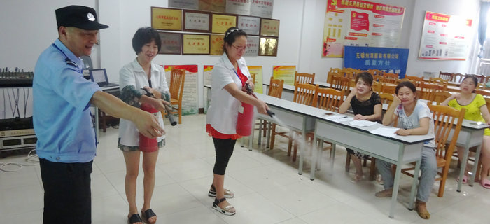 劉潭服裝召開第五次新員工培訓(xùn)會(huì)議