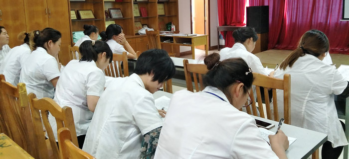 劉潭服裝召開第五次新員工培訓(xùn)會(huì)議